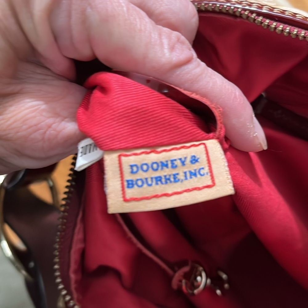 Dooney & Bourke XL NIKKI Signature Shoulder Handbag in Red Patent & Cream Canvas - Picture 7 of 10
